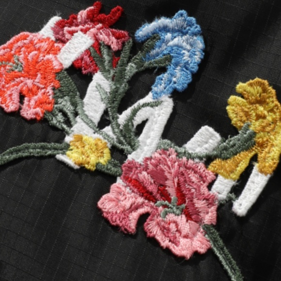 Off White
"Woman" Floral-Embroidery Ripstop Puffer Bomber Jacket - Picture 7 of 16